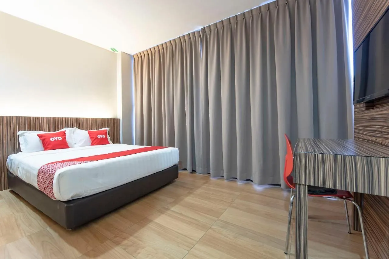 Capital O 90447 Hotel Ezzyhome Kebun Teh Johor Bahru 2*,